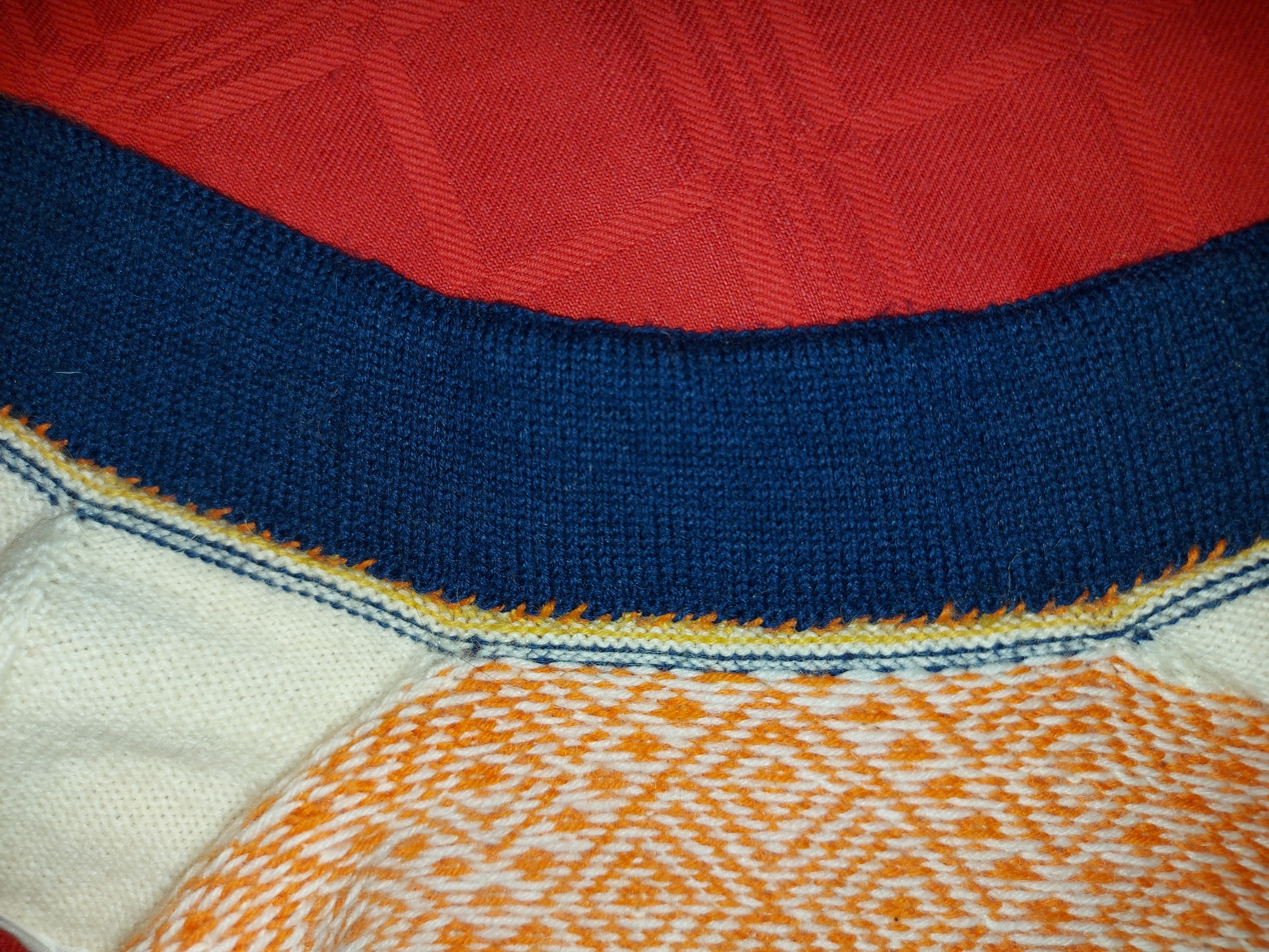 kaulurin vuoren kiinnittäminen ompelemalla