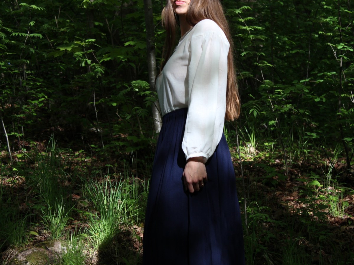 Kansanpuvun paita: muhkut hihat