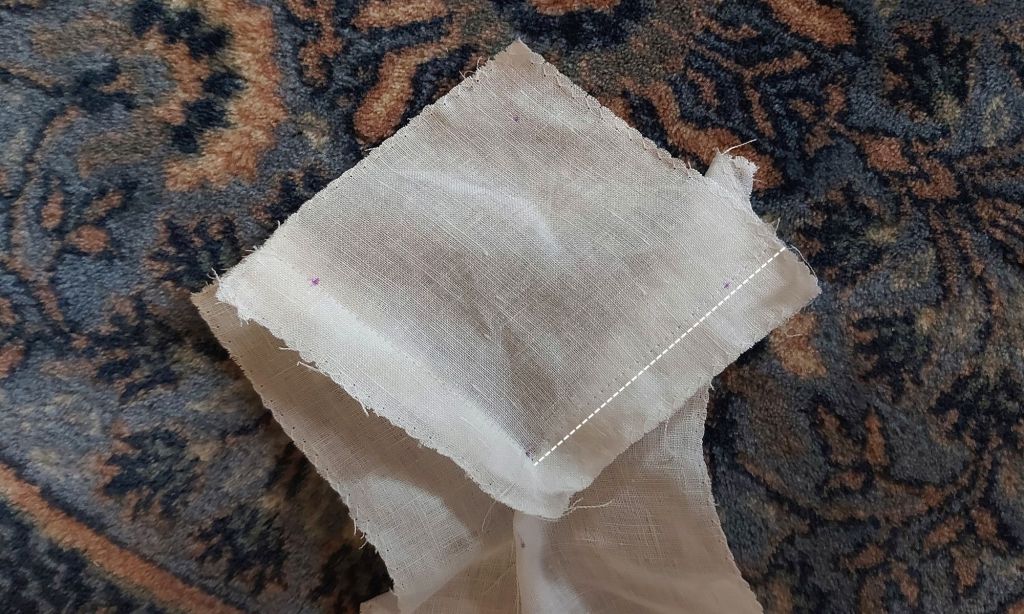 Kainalotilkun ompeleminen.