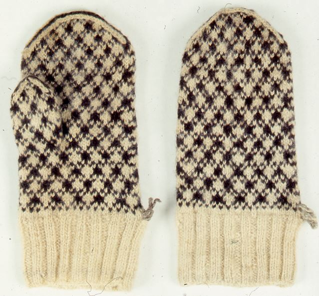 Pienet vironkirjat kirjoneulekintaat Seiskarilta.