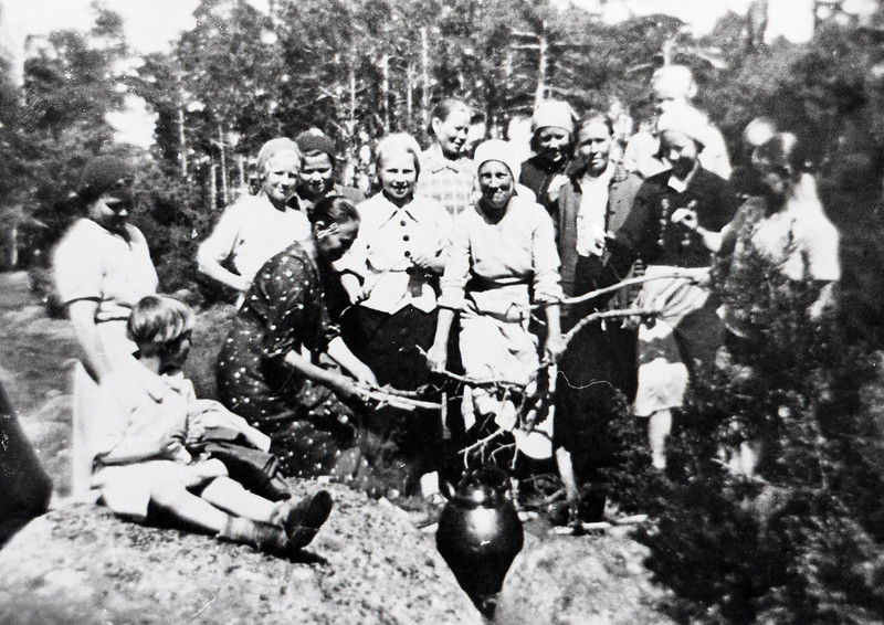 seikarilaisia retkellä.