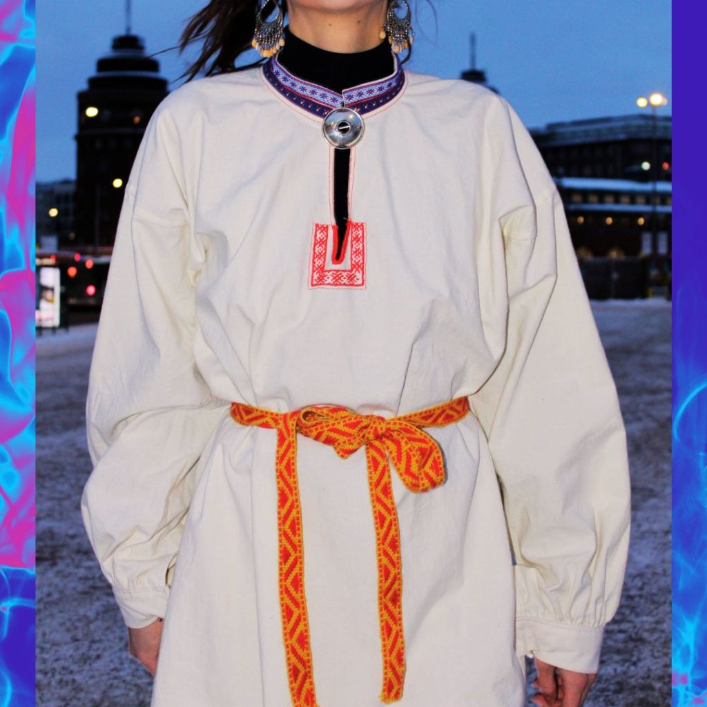 Koiviston sepaluspaita, naisen kansanpuvun paita.