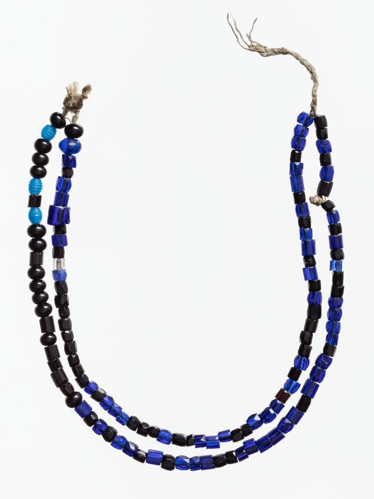 Seiskarilaiset lasihelmet museossa.