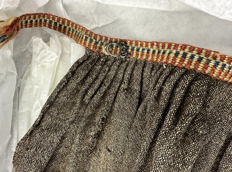 Alkuperäinen rautjärveläinen hame museossa.