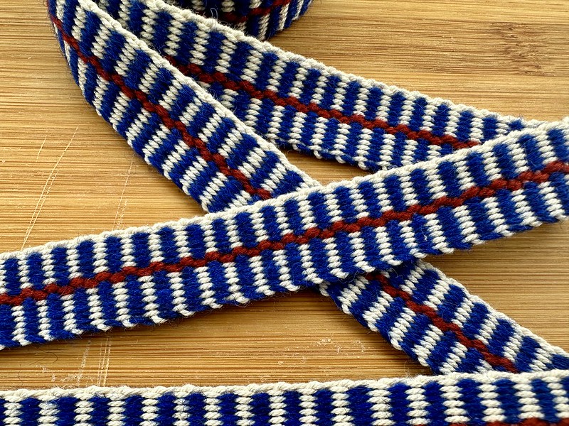 Koivistolainen taskun pirtanauha, yksityiskohta.