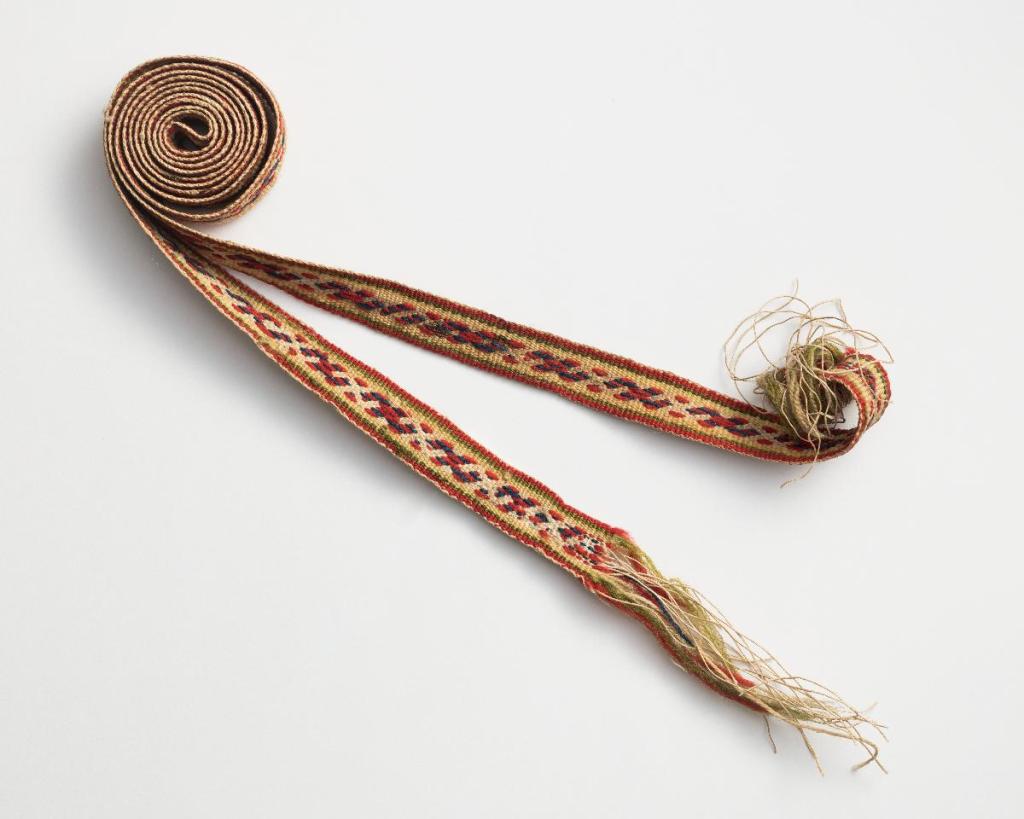 Sakkola-Rautu kokkaniekkavyö pirtanauha.