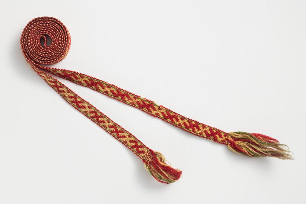 Kokkaniekkavyö pirtanauha Sakkolasta.