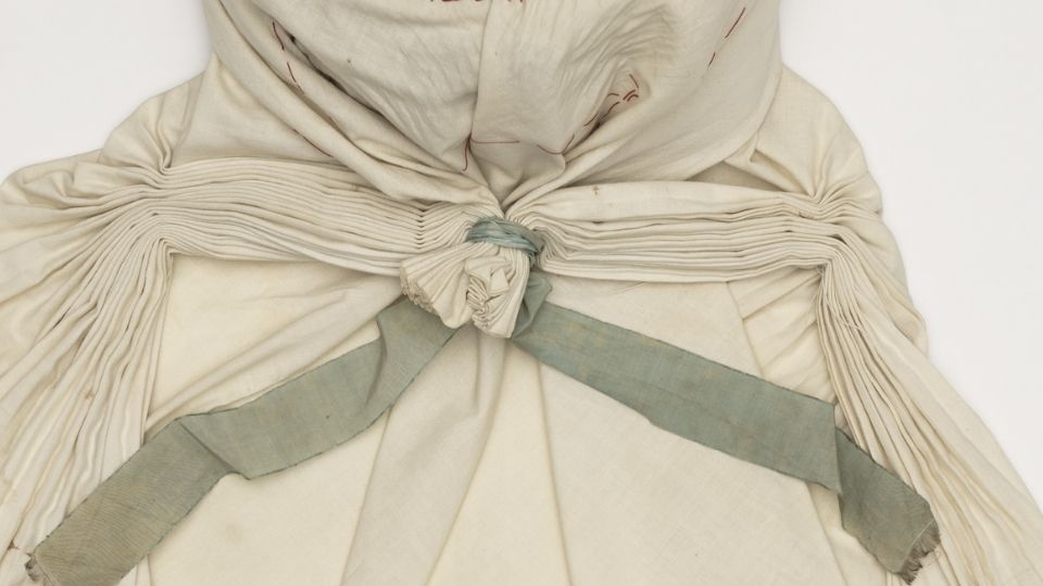 Yksityiskohta sidottuna säilyneessä hunnussa.