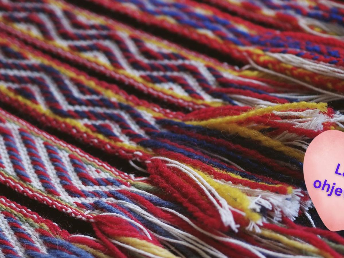 Karjalaiset polviniekkavyöt