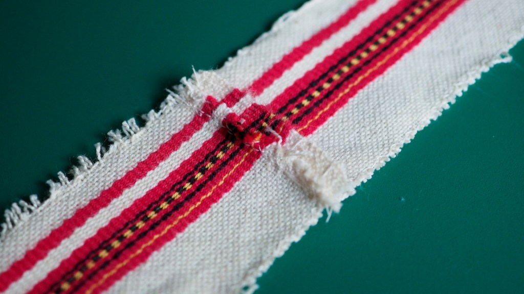 Havainnekuva esiliinan reunakaitaleiden yhteen liittävästä saumasta.