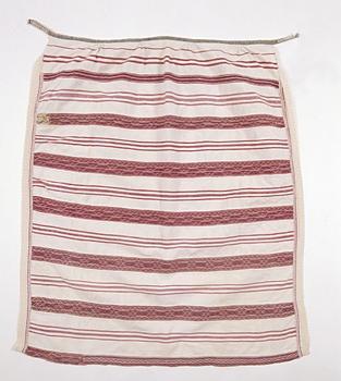 Jääsken kihlakunnan nyytinkiesiliina, jonka nyytingit ovat punaiset.