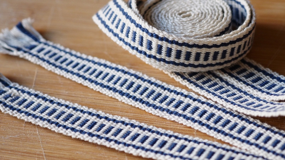 Joutsenolainen esiliinan solmimisnauha, malli.