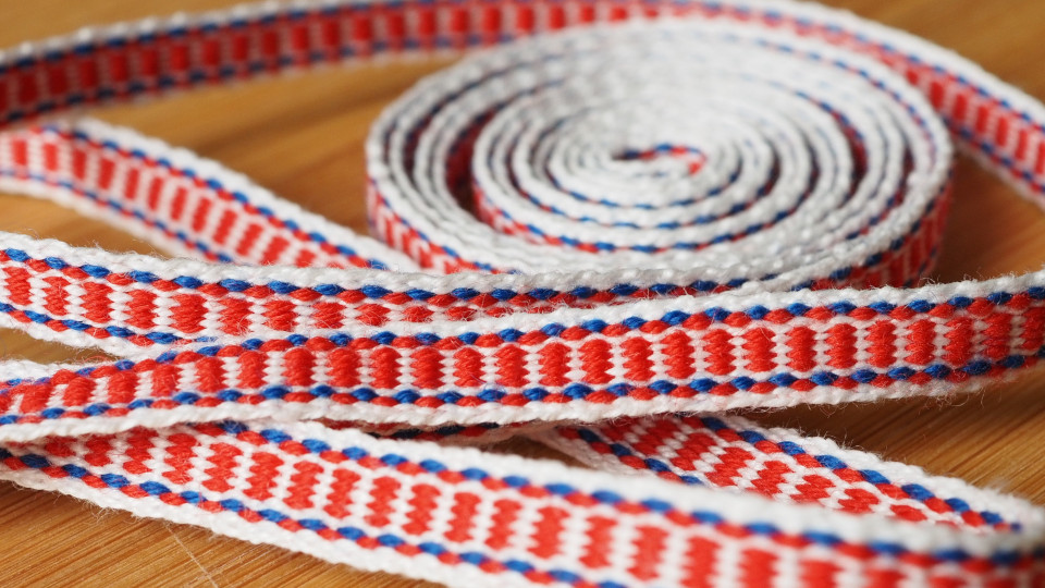 Mallinauha räisäläläisestä tiuhtakirjavasta vyöstä.