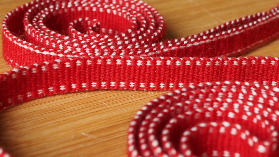 Punainen pirtanauha Käkisalmen kihlakunnasta.