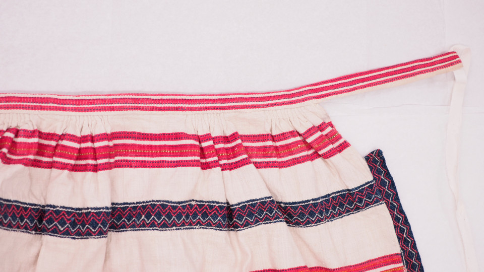 Jääsken kihlakunnan esiliinan vyötärökaitale.