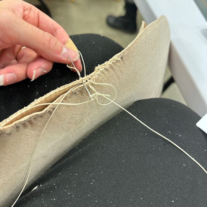 Ruohikengän sivusauman ompelu.